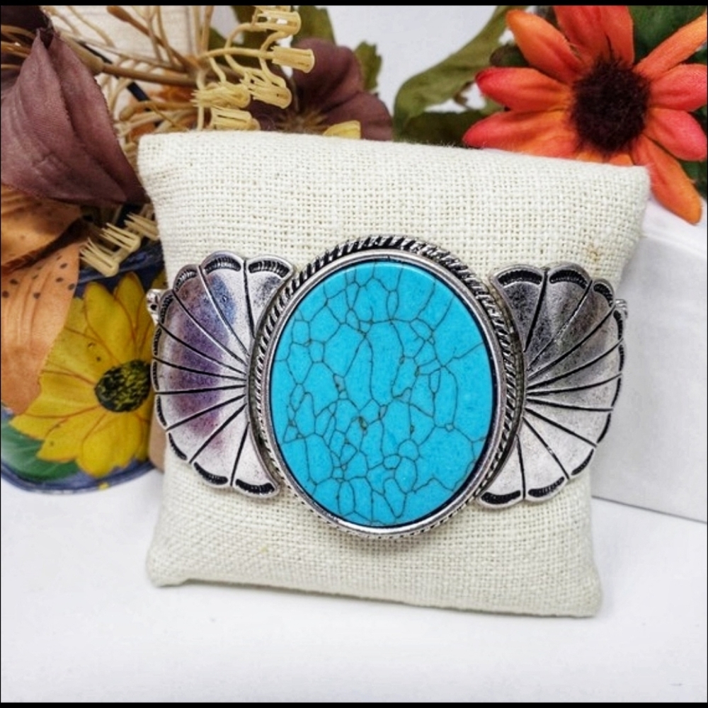 Tipi | Faux Turquoise Stretch Statement Bracelet NWT